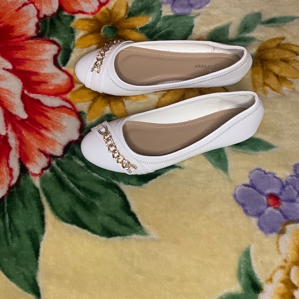 White flats with gold diamond chain forever flats new never worn